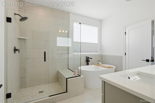 2556 Rosemond Ln, Rochester Hills, MI 48309