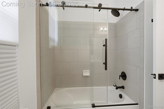 2556 Rosemond Ln, Rochester Hills, MI 48309
