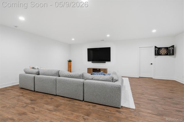 2556 Rosemond Ln, Rochester Hills, MI 48309