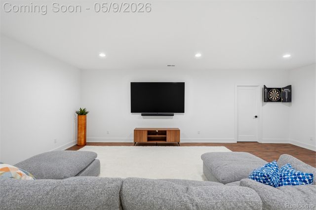 2556 Rosemond Ln, Rochester Hills, MI 48309