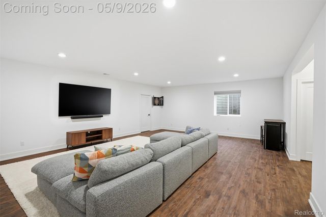 2556 Rosemond Ln, Rochester Hills, MI 48309