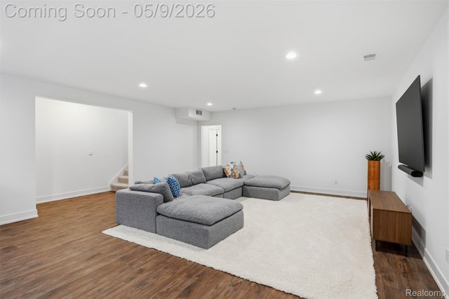 2556 Rosemond Ln, Rochester Hills, MI 48309