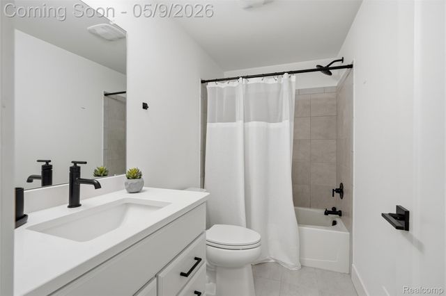 2556 Rosemond Ln, Rochester Hills, MI 48309