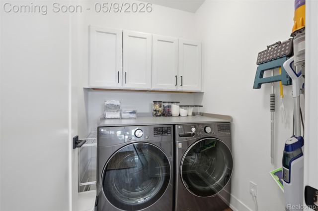 2556 Rosemond Ln, Rochester Hills, MI 48309