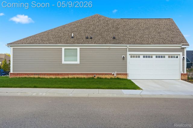 2556 Rosemond Ln, Rochester Hills, MI 48309