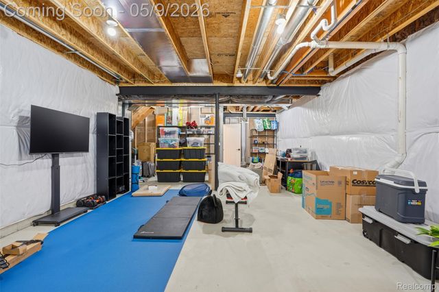 2556 Rosemond Ln, Rochester Hills, MI 48309