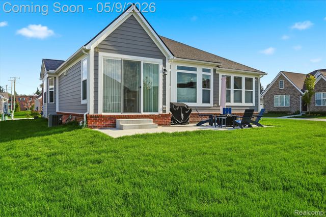 2556 Rosemond Ln, Rochester Hills, MI 48309
