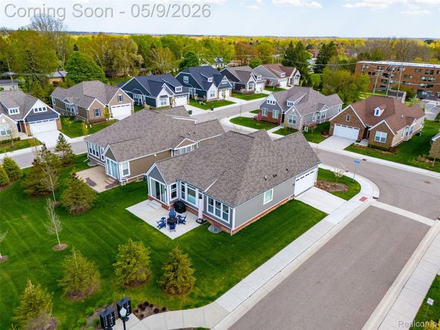 2556 Rosemond Ln, Rochester Hills, MI 48309