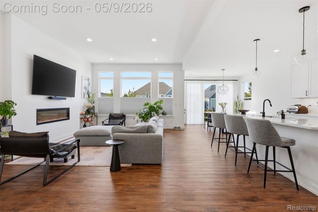 2556 Rosemond Ln, Rochester Hills, MI 48309