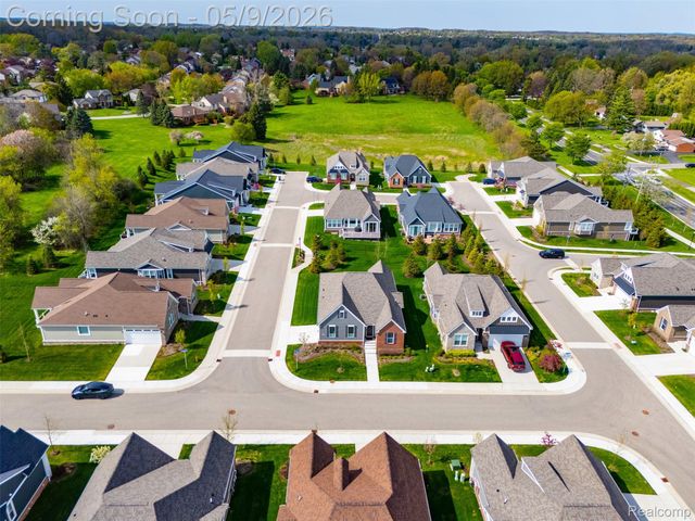 2556 Rosemond Ln, Rochester Hills, MI 48309