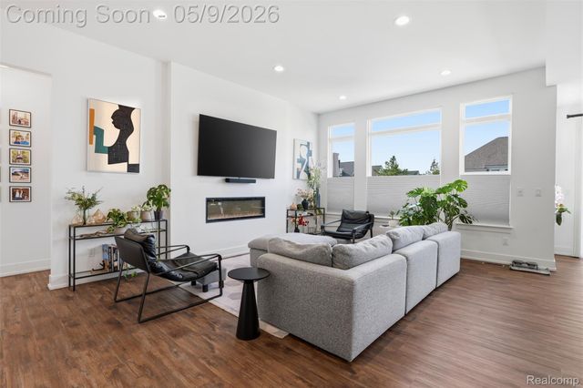 2556 Rosemond Ln, Rochester Hills, MI 48309