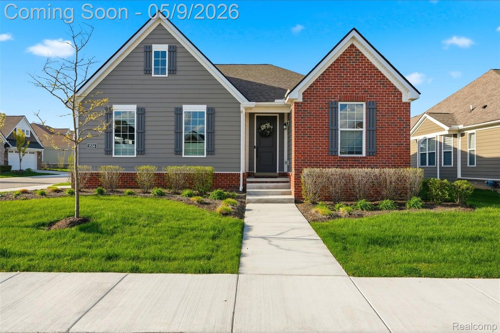 2556 Rosemond Ln, Rochester Hills, MI 48309