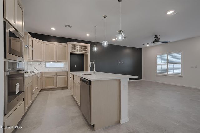 13745 Centro Vista Avenue, Horizon City, TX 79928