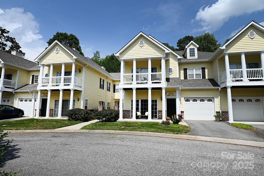 1384 21st Avenue NE, Hickory, NC 28601