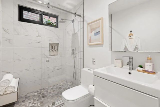 2615 Clyde Ave, Los Angeles, CA 90016