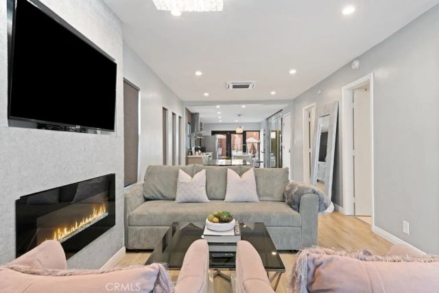 2615 Clyde Ave, Los Angeles, CA 90016