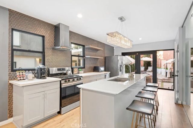 2615 Clyde Ave, Los Angeles, CA 90016