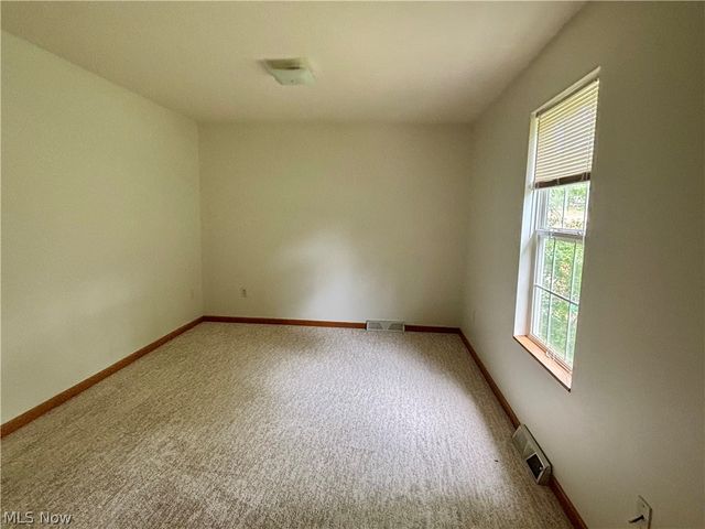 1437 Shaw Avenue B, Niles, OH 44446