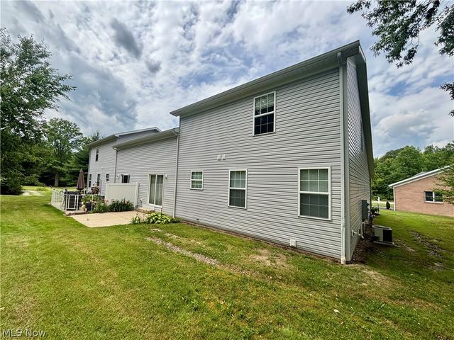 1437 Shaw Avenue B, Niles, OH 44446