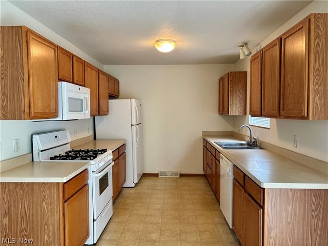 1437 Shaw Avenue B, Niles, OH 44446