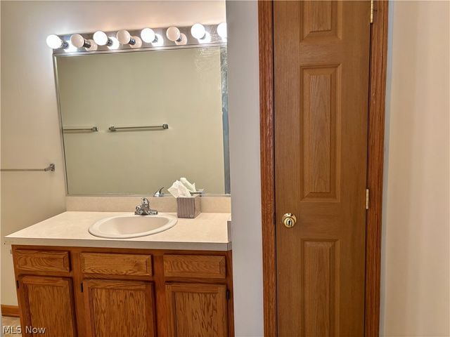 1437 Shaw Avenue B, Niles, OH 44446