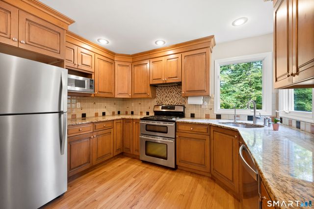 23 Lee Lane, Redding, CT 06896