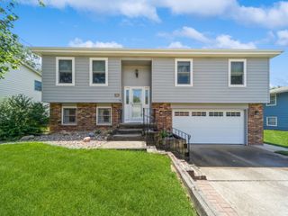 8312 Winston Avenue, Urbandale, IA 50322