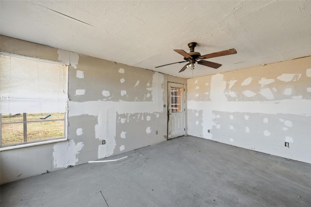 604 S Spears Street, Alvarado, TX 76009