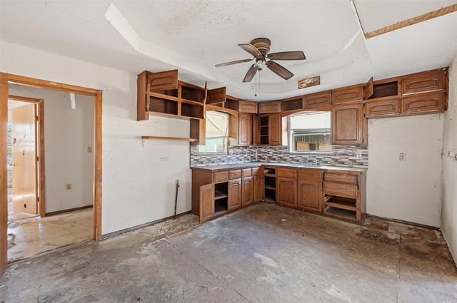 604 S Spears Street, Alvarado, TX 76009