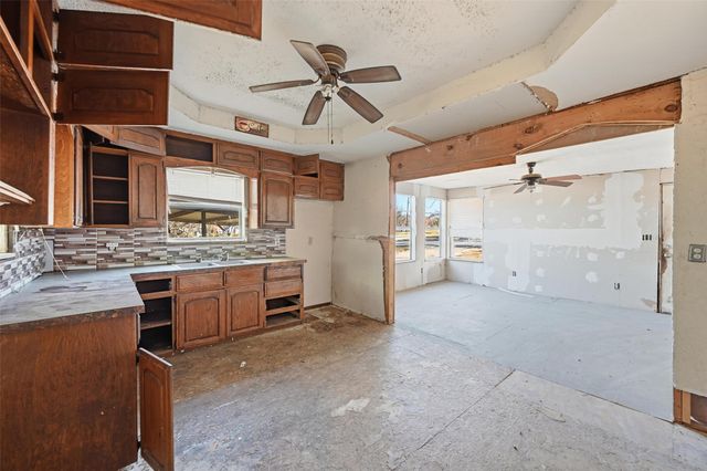 604 S Spears Street, Alvarado, TX 76009