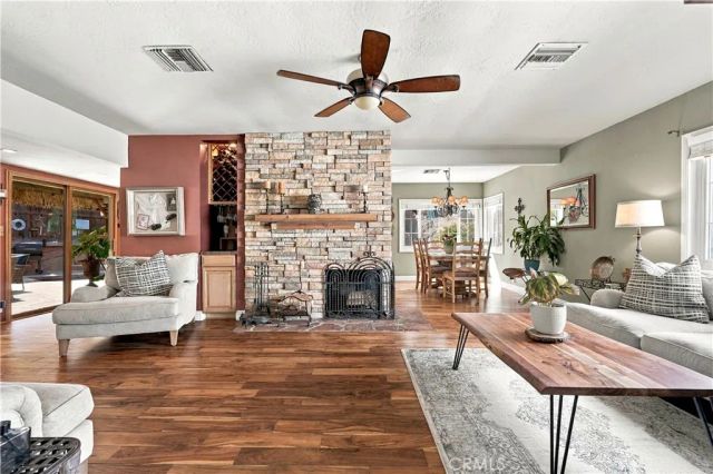 10323 Newhome, Sunland, CA 91040