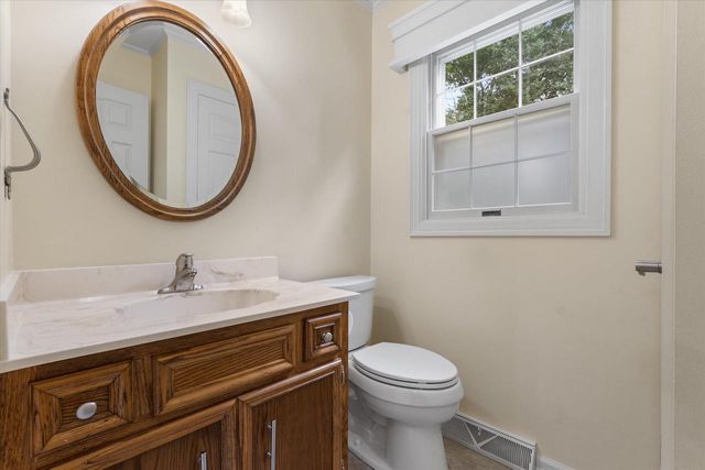 S38W27845 Merriwood COURT, Waukesha, WI 53189