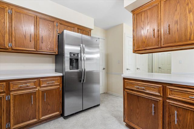 S38W27845 Merriwood COURT, Waukesha, WI 53189