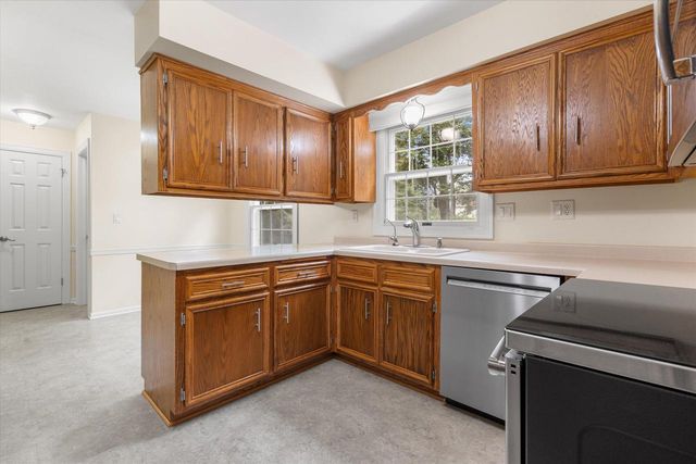 S38W27845 Merriwood COURT, Waukesha, WI 53189