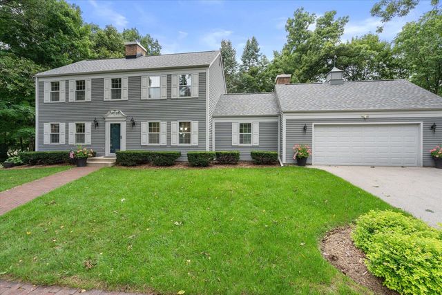 S38W27845 Merriwood COURT, Waukesha, WI 53189