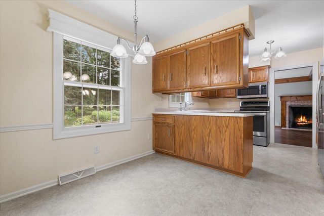 S38W27845 Merriwood COURT, Waukesha, WI 53189
