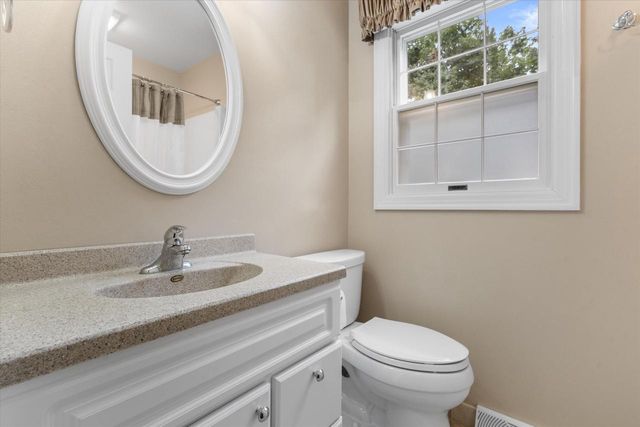 S38W27845 Merriwood COURT, Waukesha, WI 53189