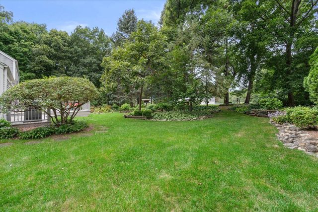S38W27845 Merriwood COURT, Waukesha, WI 53189