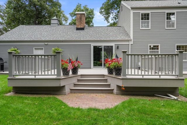S38W27845 Merriwood COURT, Waukesha, WI 53189