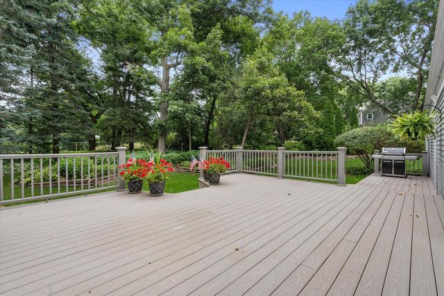 S38W27845 Merriwood COURT, Waukesha, WI 53189