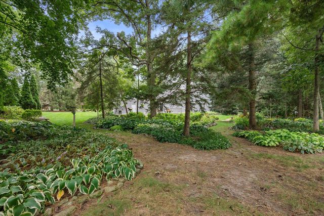 S38W27845 Merriwood COURT, Waukesha, WI 53189