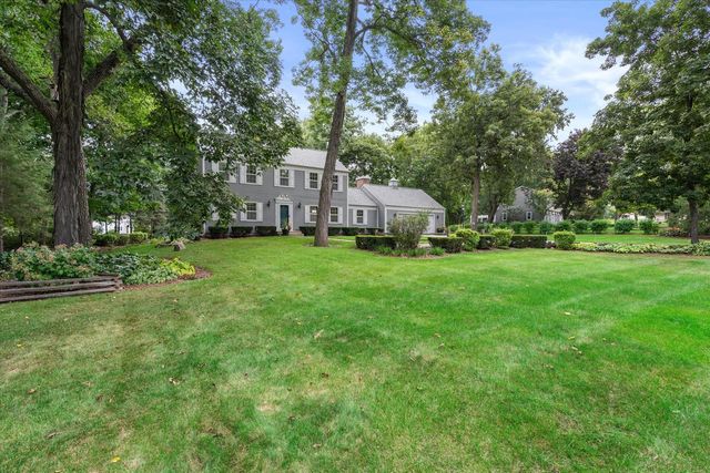 S38W27845 Merriwood COURT, Waukesha, WI 53189