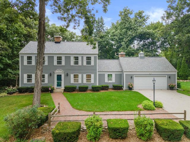 S38W27845 Merriwood COURT, Waukesha, WI 53189