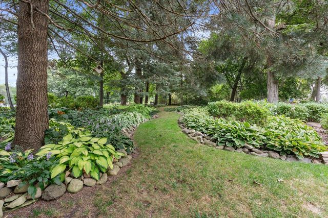 S38W27845 Merriwood COURT, Waukesha, WI 53189