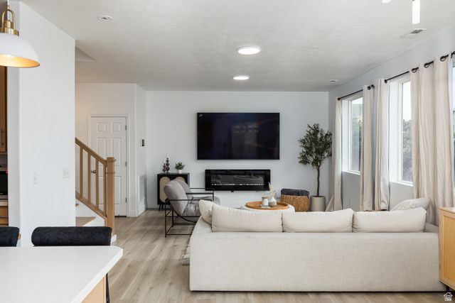 1126 W STONEHAVEN DR, North Salt Lake, UT 84054