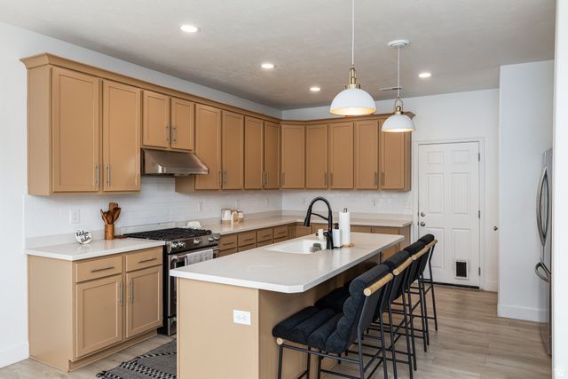1126 W STONEHAVEN DR, North Salt Lake, UT 84054