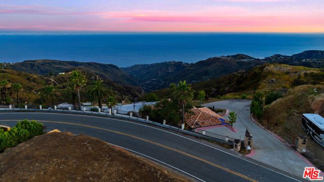 23010 Saddle Peak Road, Topanga (los Angeles), CA 90290