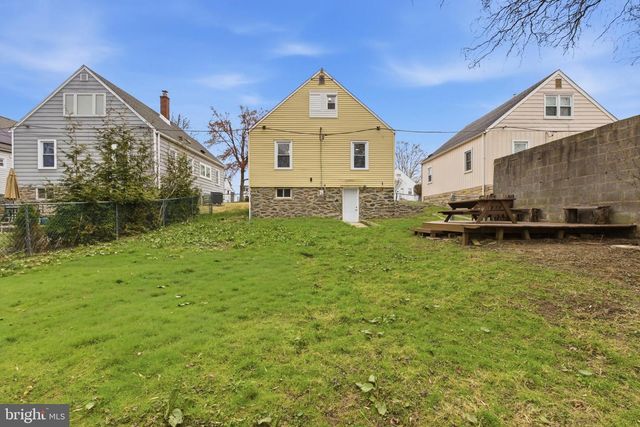 212 MACKENZIE AVE, Prospect Park, PA 19076