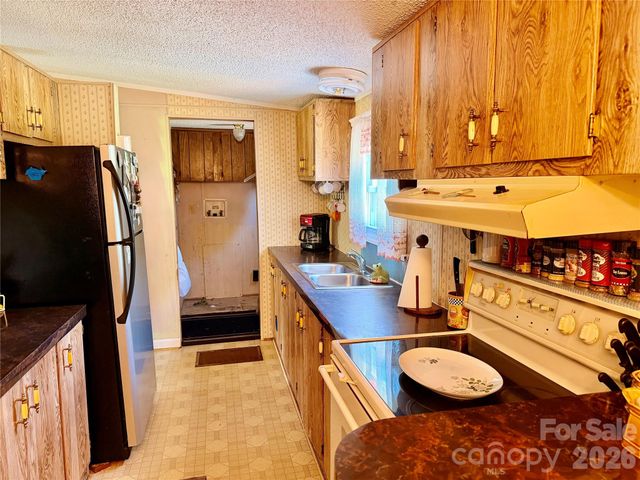 4248 Peachtree Lane, Granite Falls, NC 28630