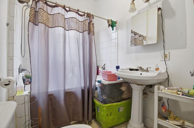 6648 S Oakley Avenue, Chicago, IL 60636